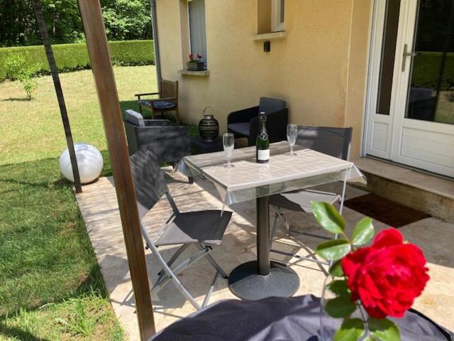 Gite Des Combes Blanches Avec Piscine Et Jacuzzi Frayssinet-le-Gelat Экстерьер фото