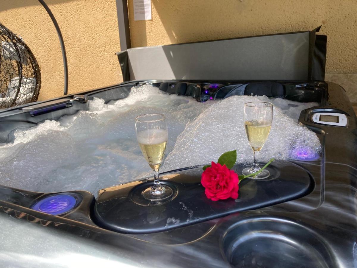 Gite Des Combes Blanches Avec Piscine Et Jacuzzi Frayssinet-le-Gelat Экстерьер фото